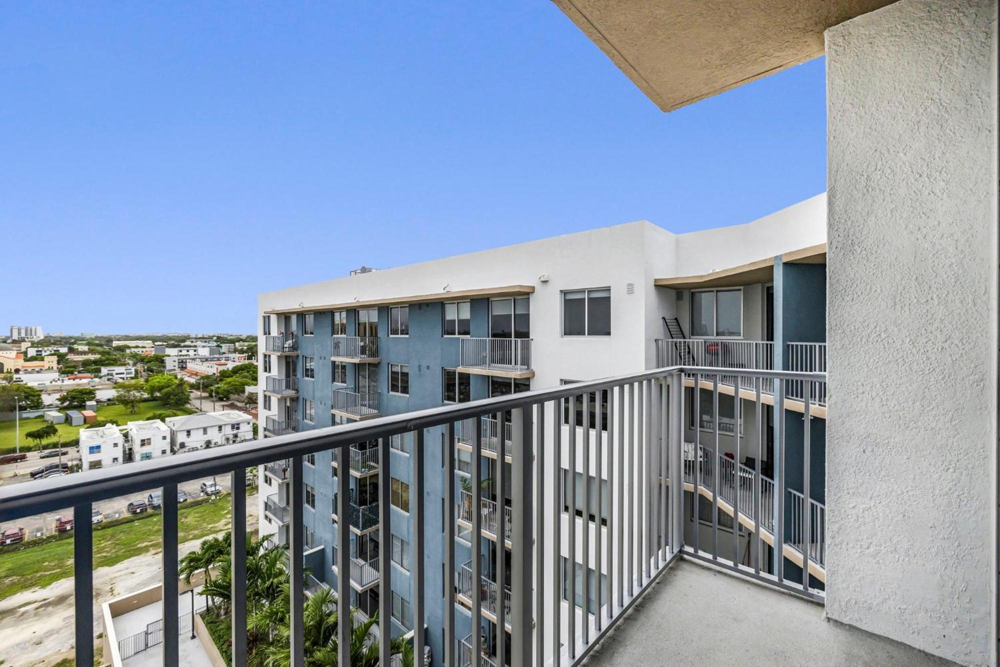 Apartment Upscale With Stunning Views & Pool Access Miami