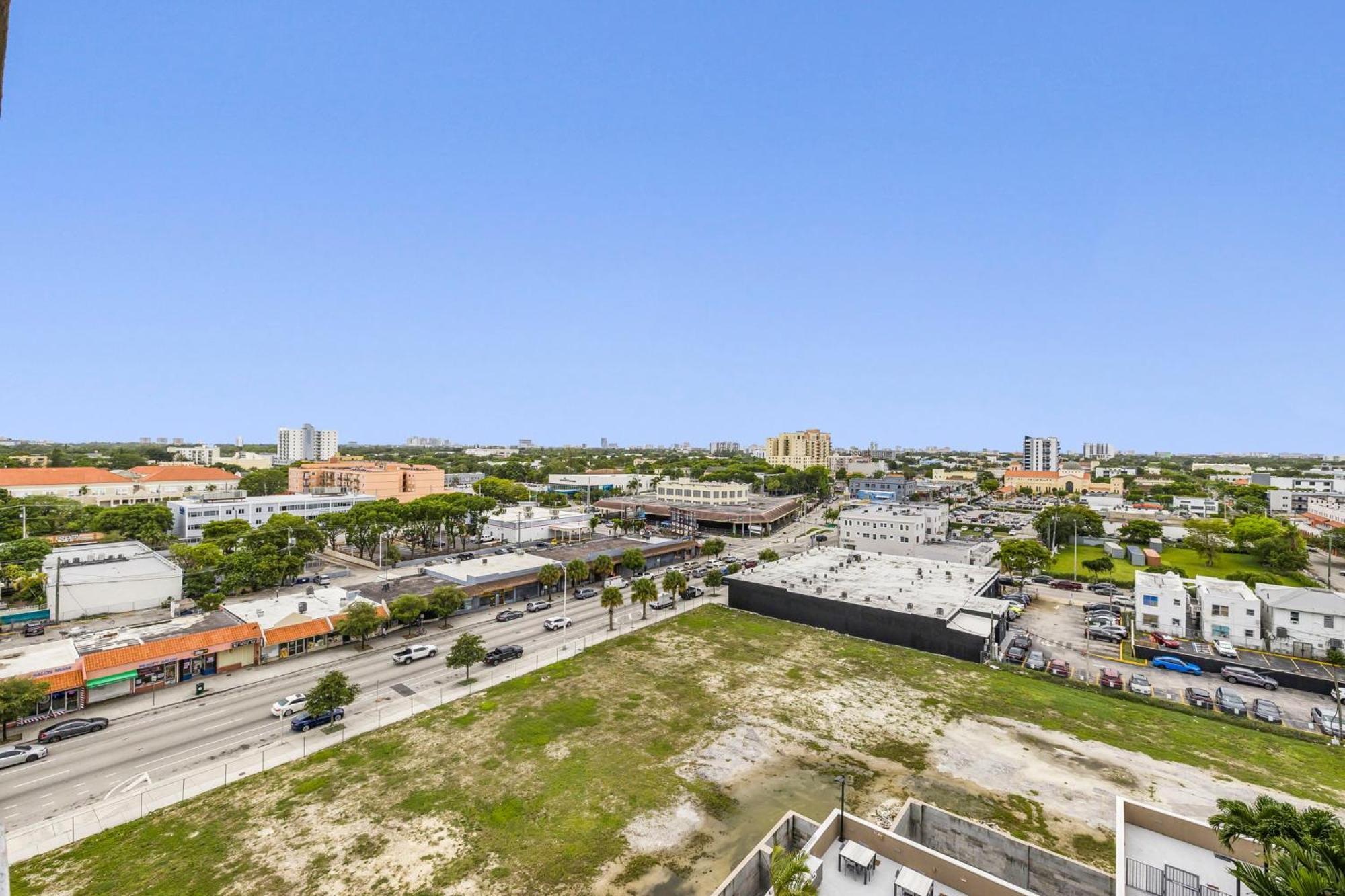 Upscale With Stunning Views & Pool Access *
