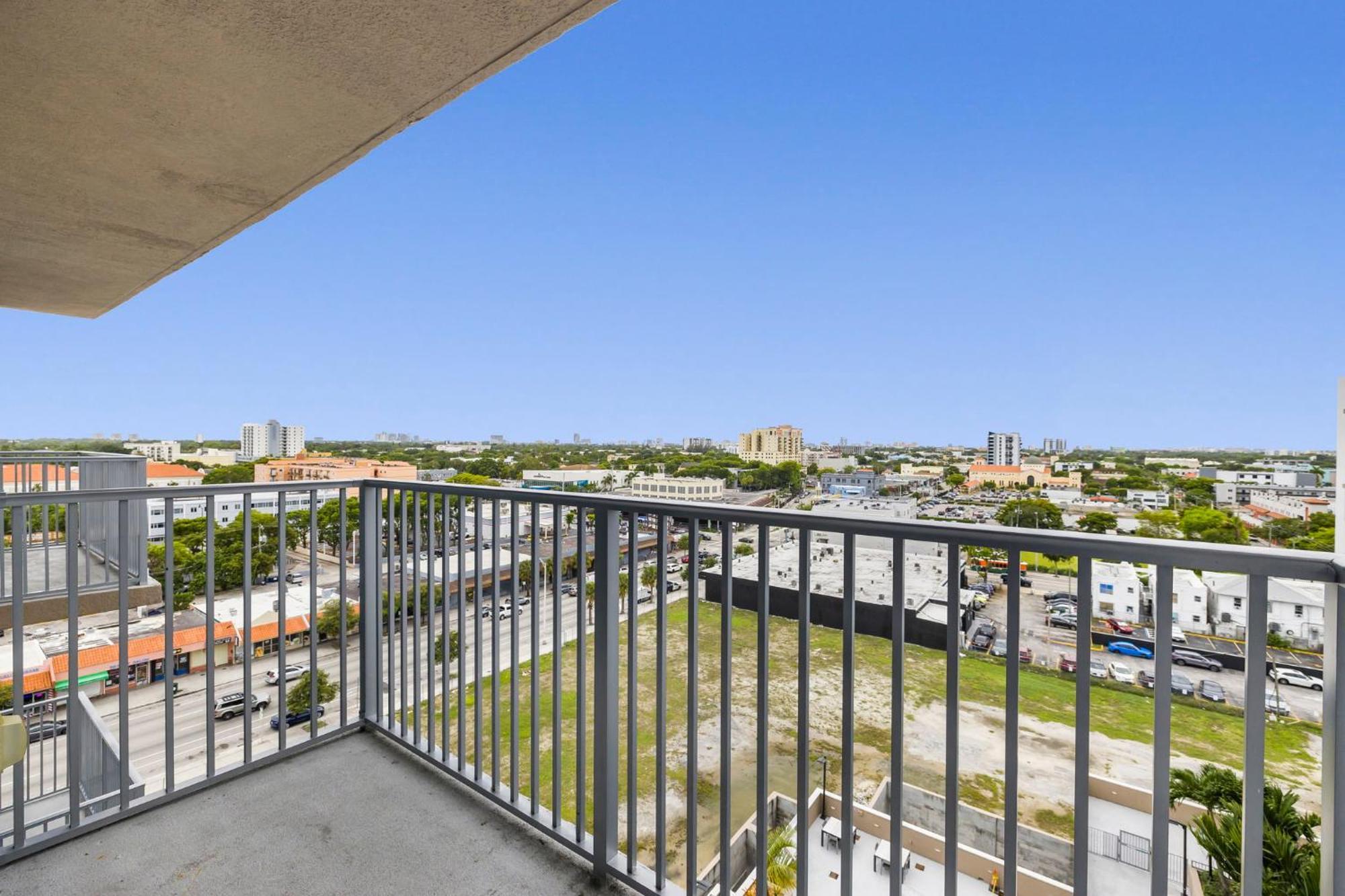 Apartment Upscale With Stunning Views & Pool Access Miami