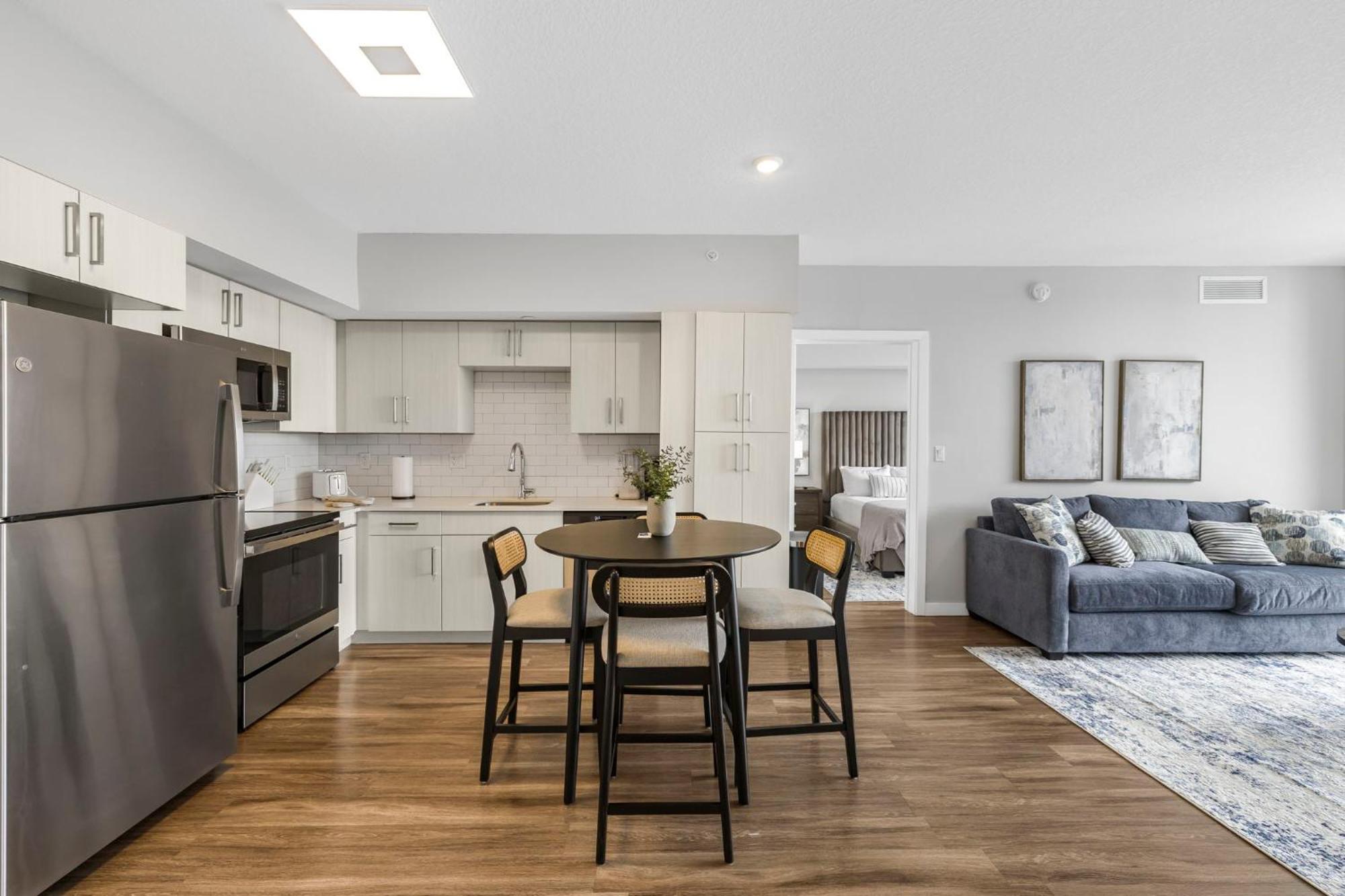 Upscale With Stunning Views & Pool Access *