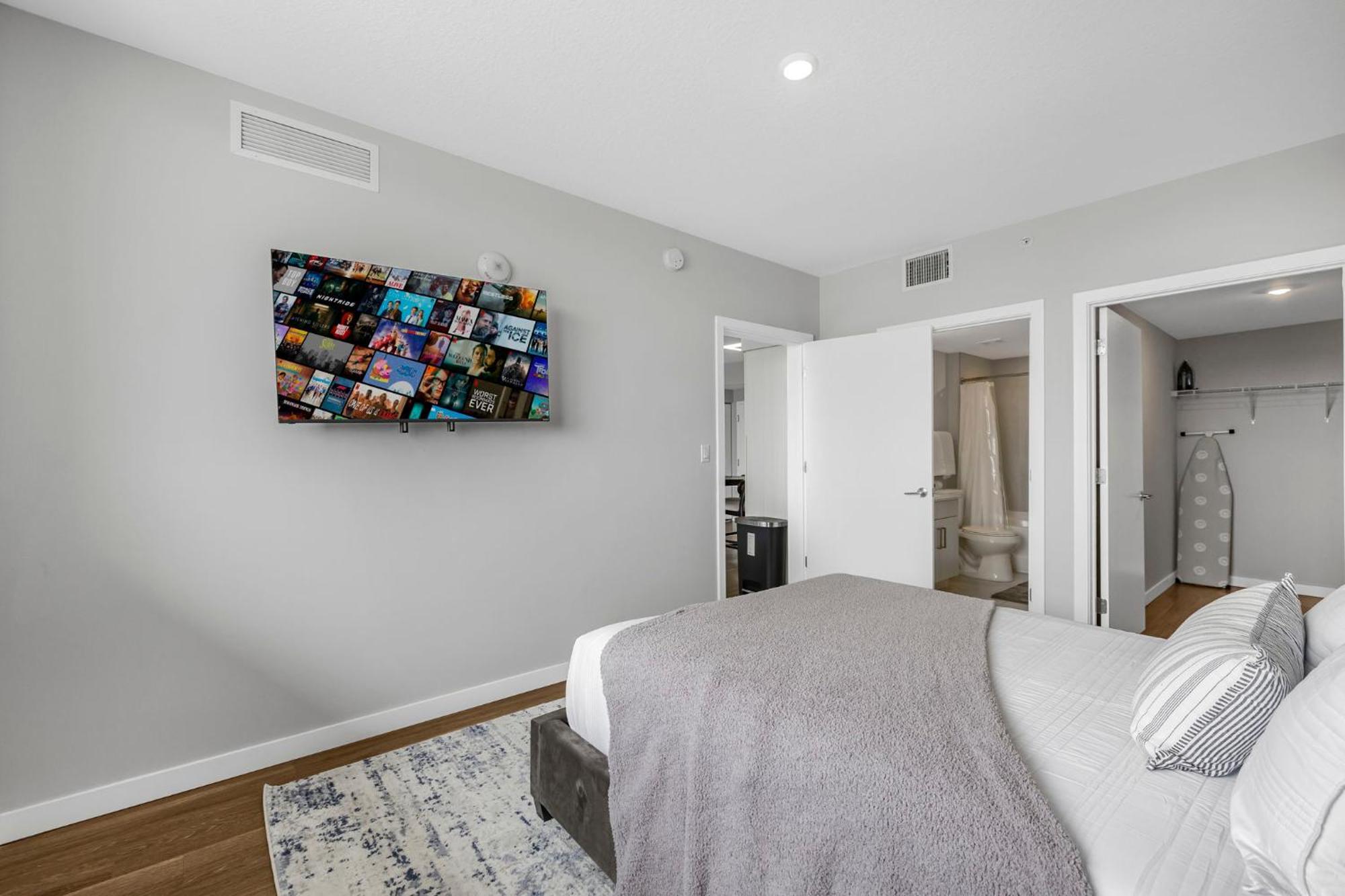 Upscale With Stunning Views & Pool Access * Miami