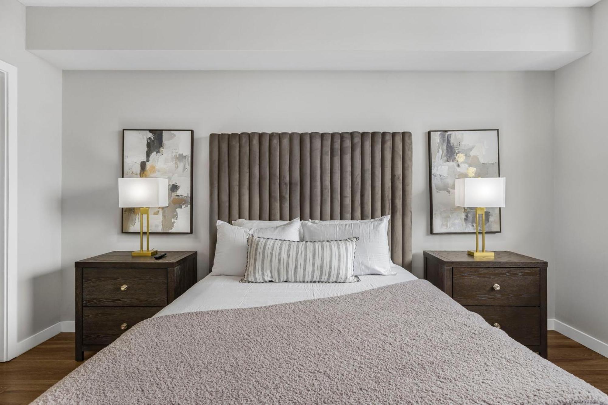 Upscale With Stunning Views & Pool Access *