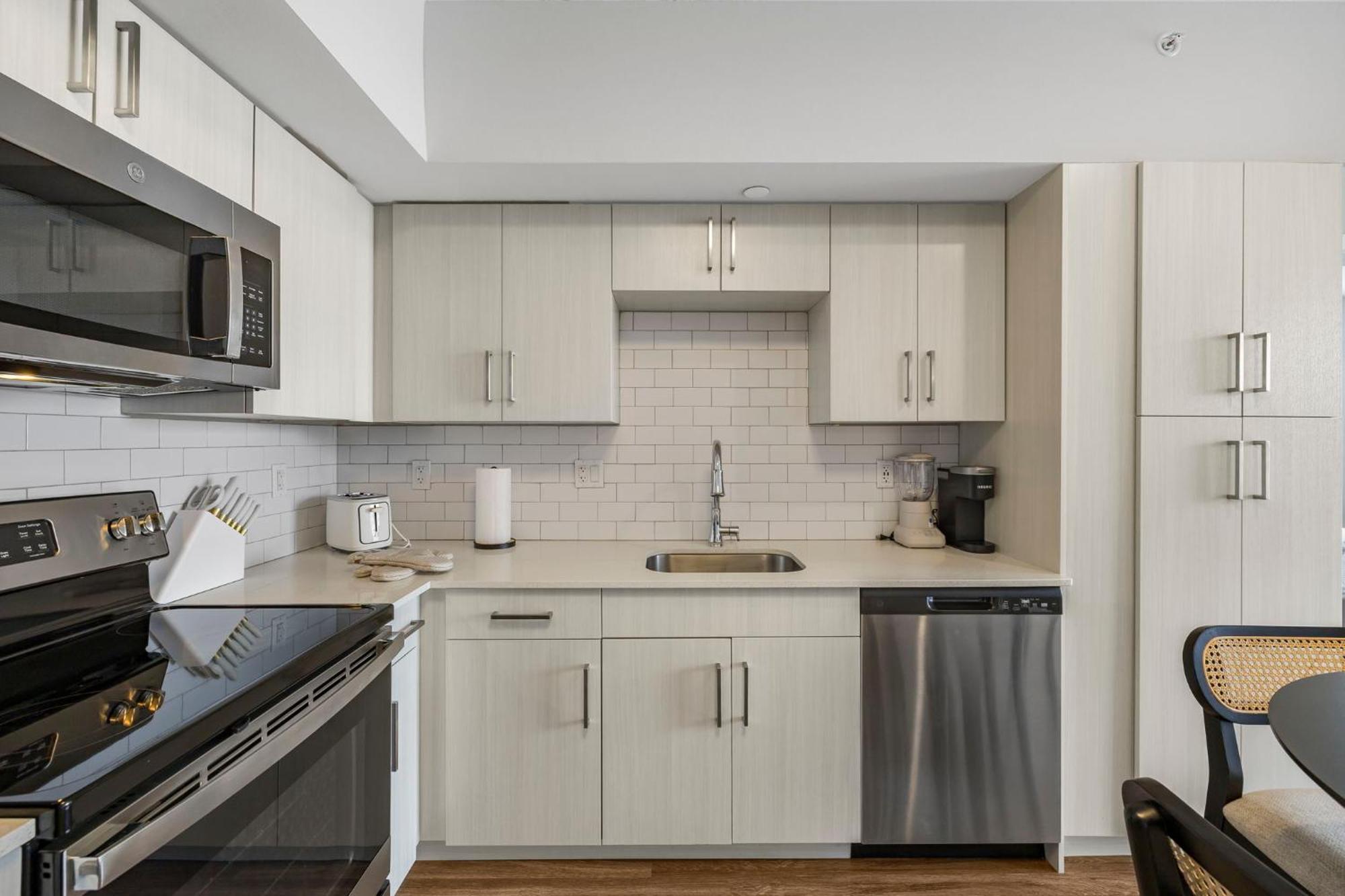 Upscale With Stunning Views & Pool Access Miami